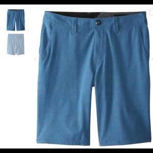 Men’s NWT Volcom surf and turf shorts.  34x21